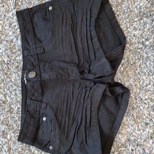 Makers - Black low rise shorts size 28